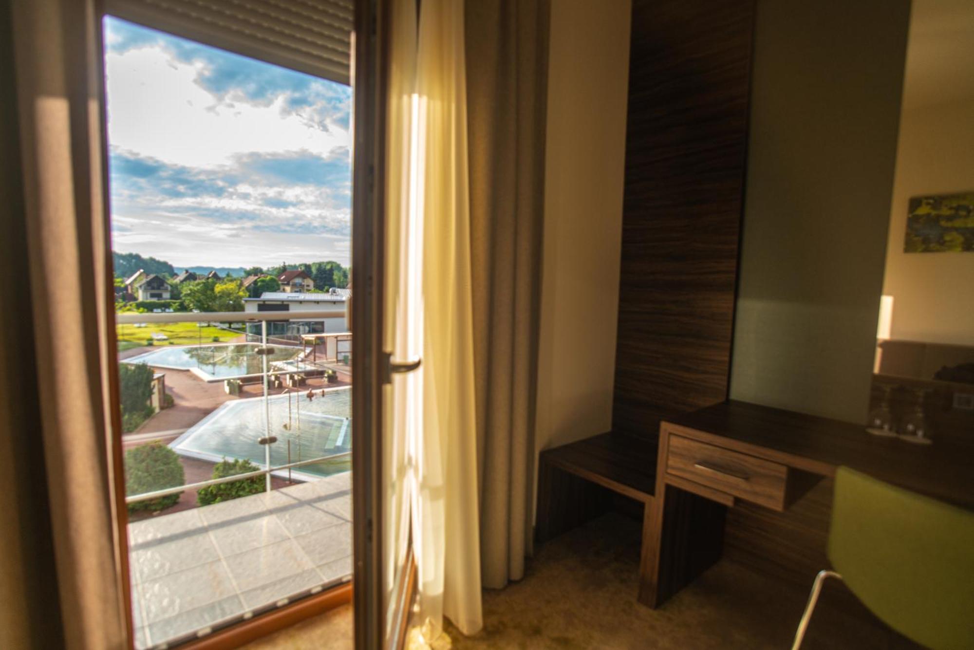 Barack Thermal Hotel And Spa Tiszakécske 외부 사진